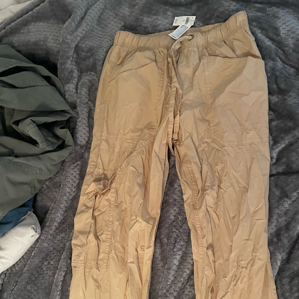 aerie cargos